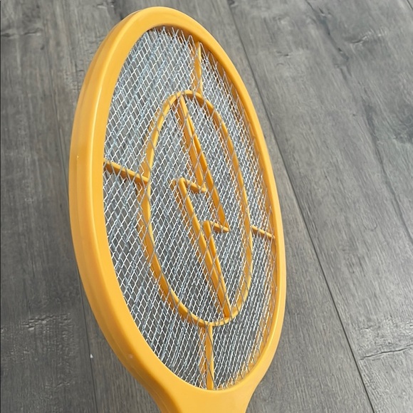 Yellow Electric Bug Zapper Racket - Picture 3 of 7
